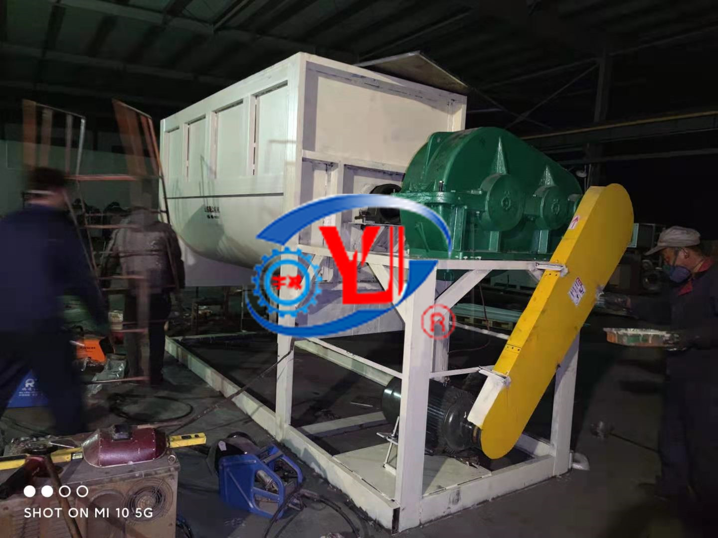 三噸臥式混合機加工完成，單邊出料，螺帶葉片12mm